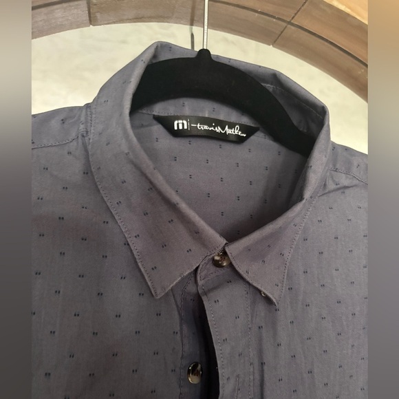 Travis Mathew Blue Button Down Short Sleeve Shirt Size Small - Picture 2 of 5